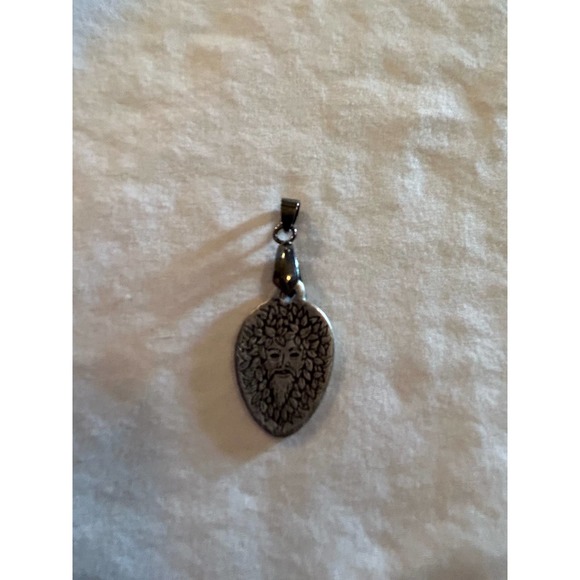 Celtic Green Man Pendant and Earrings - Picture 5 of 6